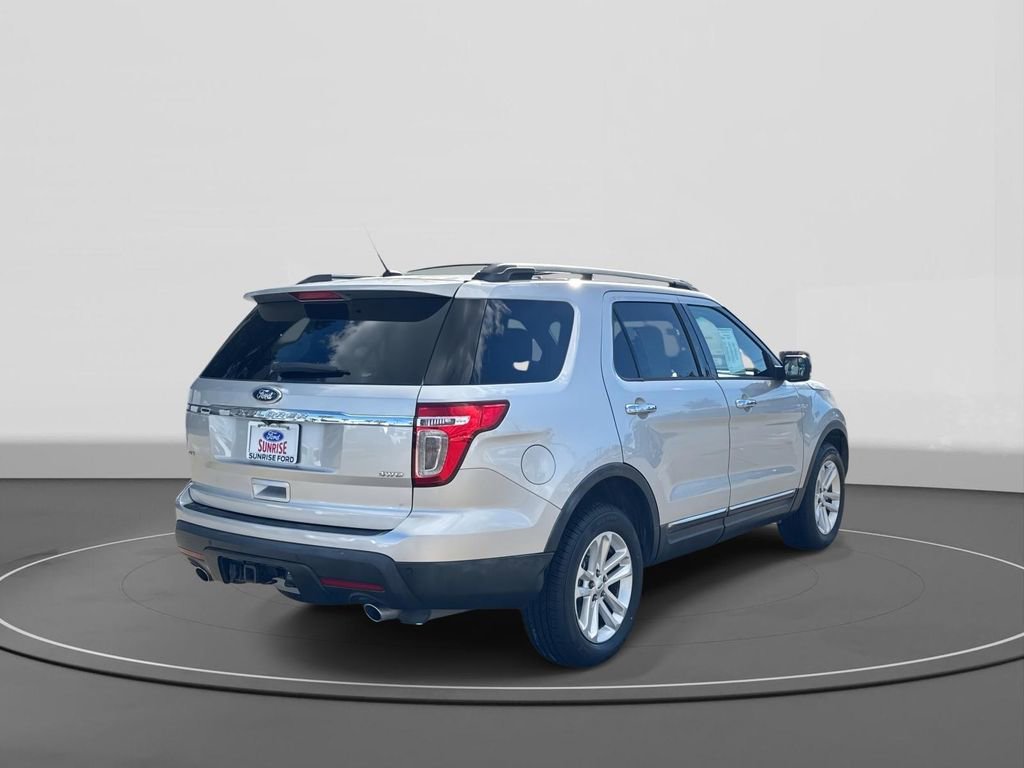 Used 2015 Ford Explorer XLT w/ Equipment Group 202B image 4