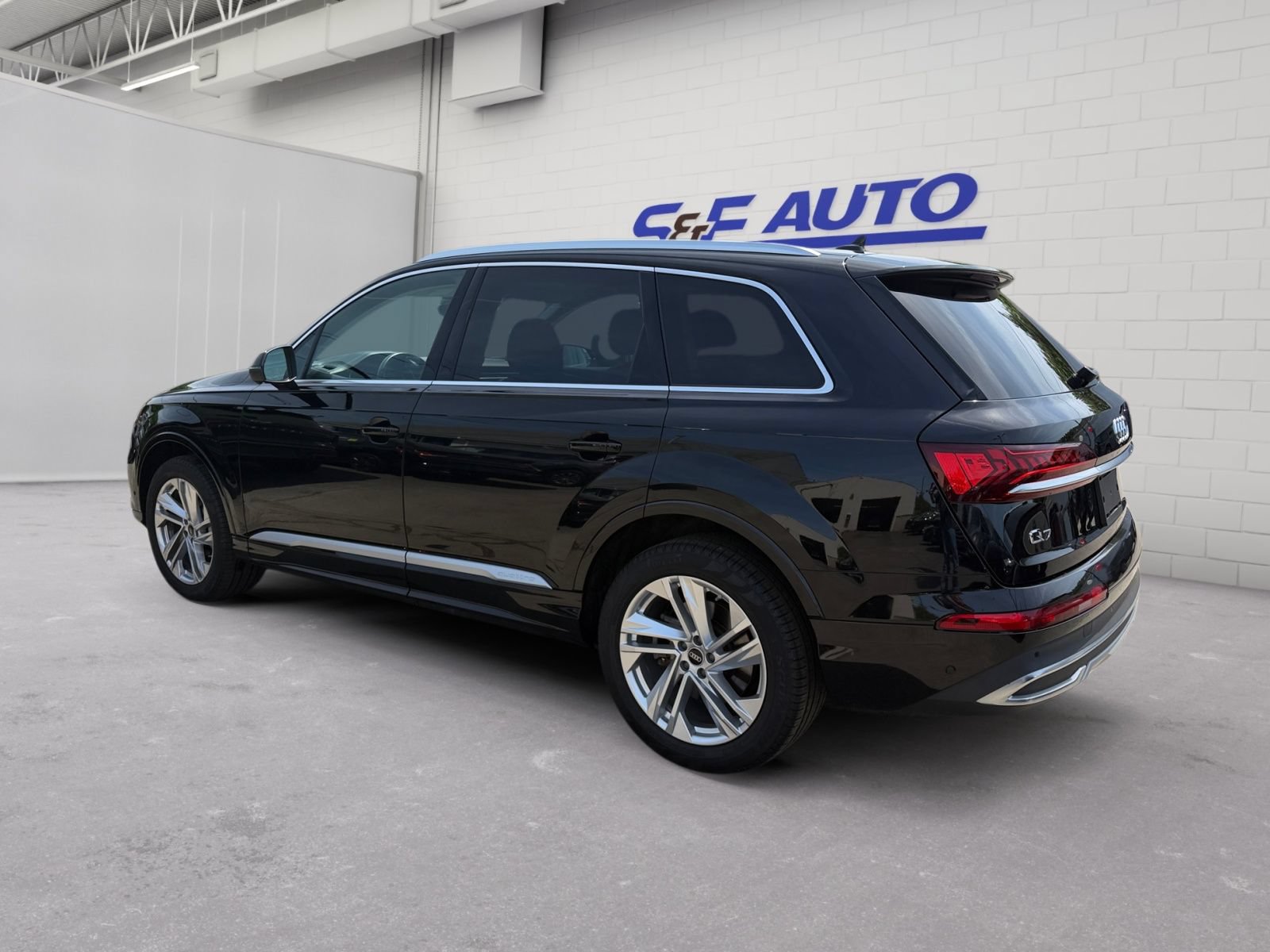 Used 2023 Audi Q7 3.0T Premium w/ Convenience Package AWD/4WD image 3
