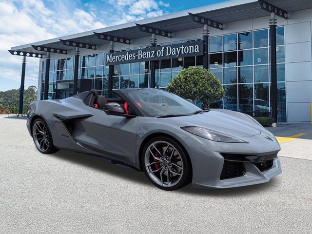 Used 2025 Chevrolet Corvette Z06 RWD image 2