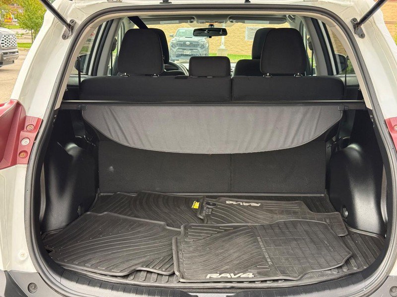 Used 2015 Toyota RAV4 XLE AWD/4WD image 9