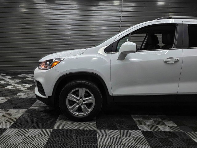Used 2020 Chevrolet Trax LT w/ LT Convenience Package AWD/4WD image 36