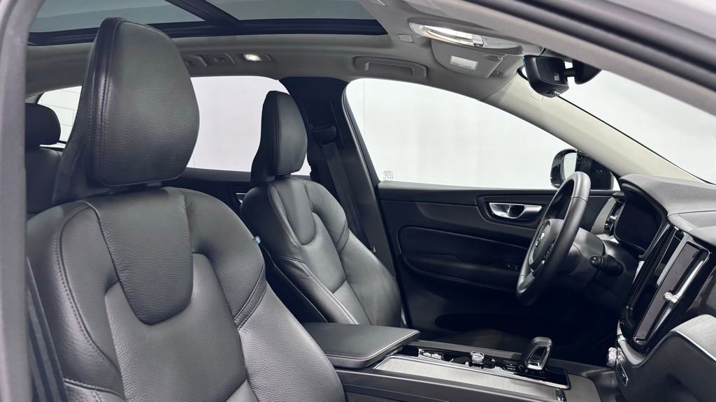 Certified 2025 Volvo XC60 B5 Plus image 18