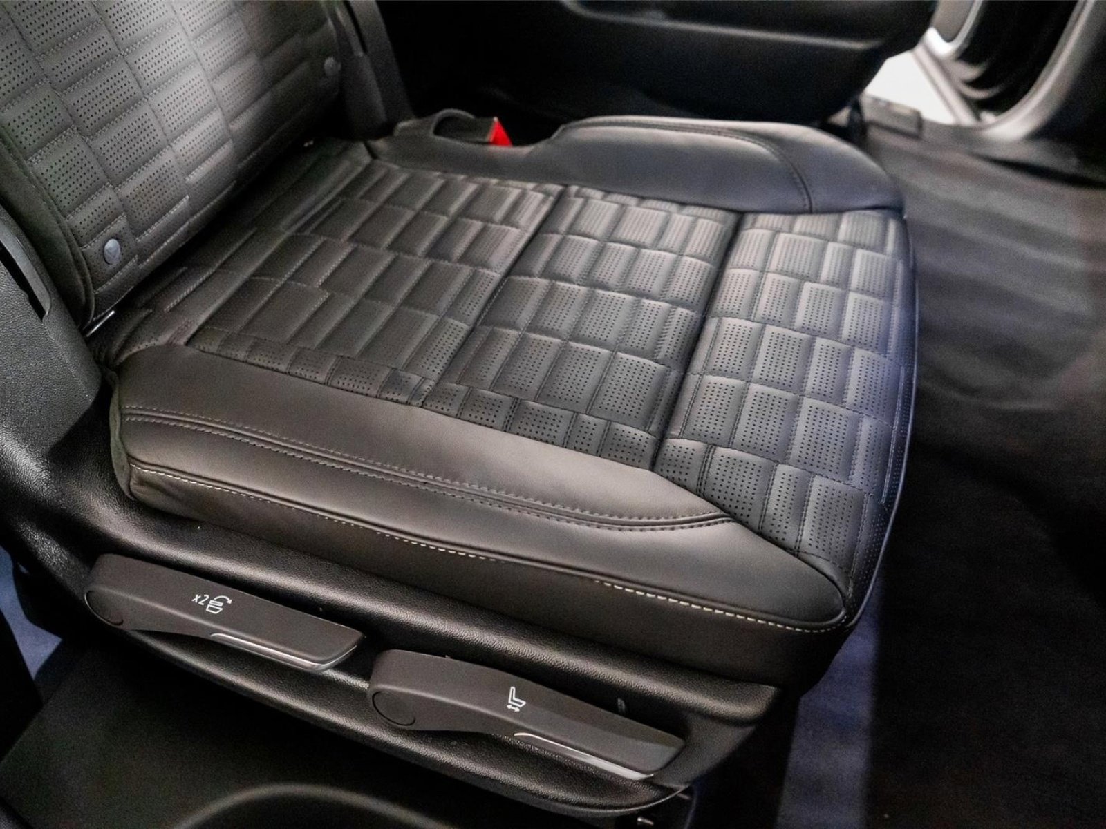 Used 2026 Cadillac Escalade V w/ LPO, Floor Liner Package image 31