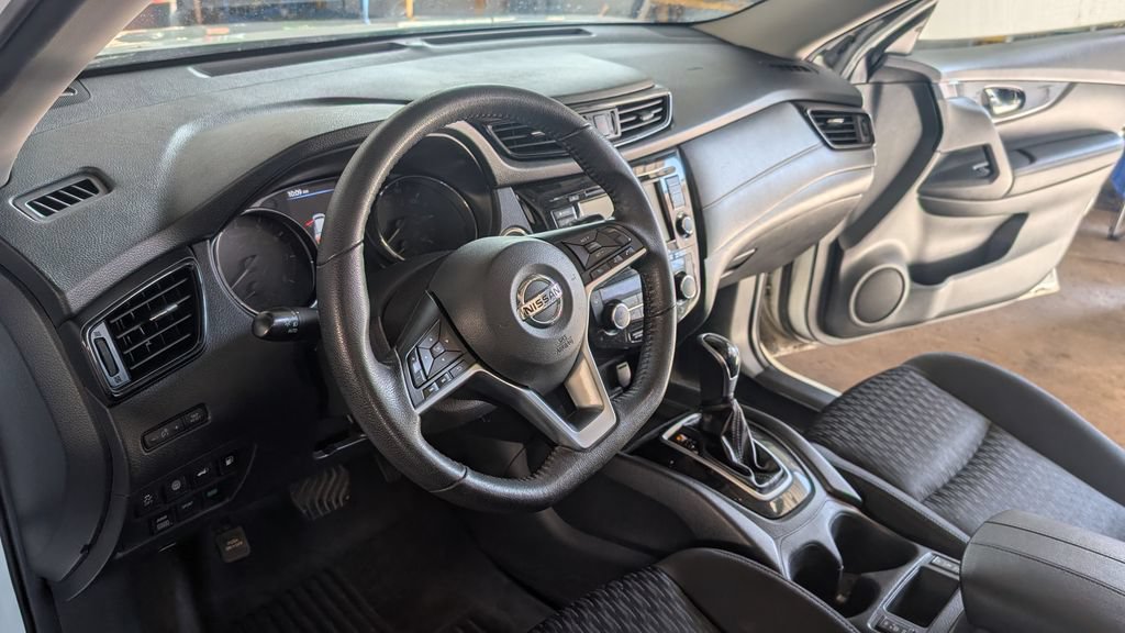 Used 2020 Nissan Rogue SV AWD/4WD image 6