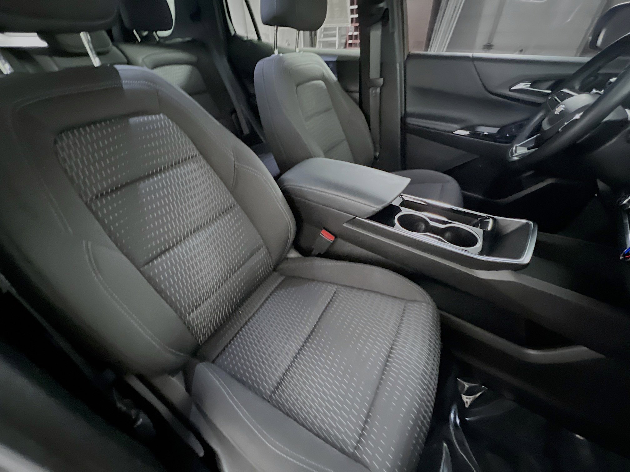 Used 2025 Chevrolet Equinox LT w/ Safety and Technology Package image 31