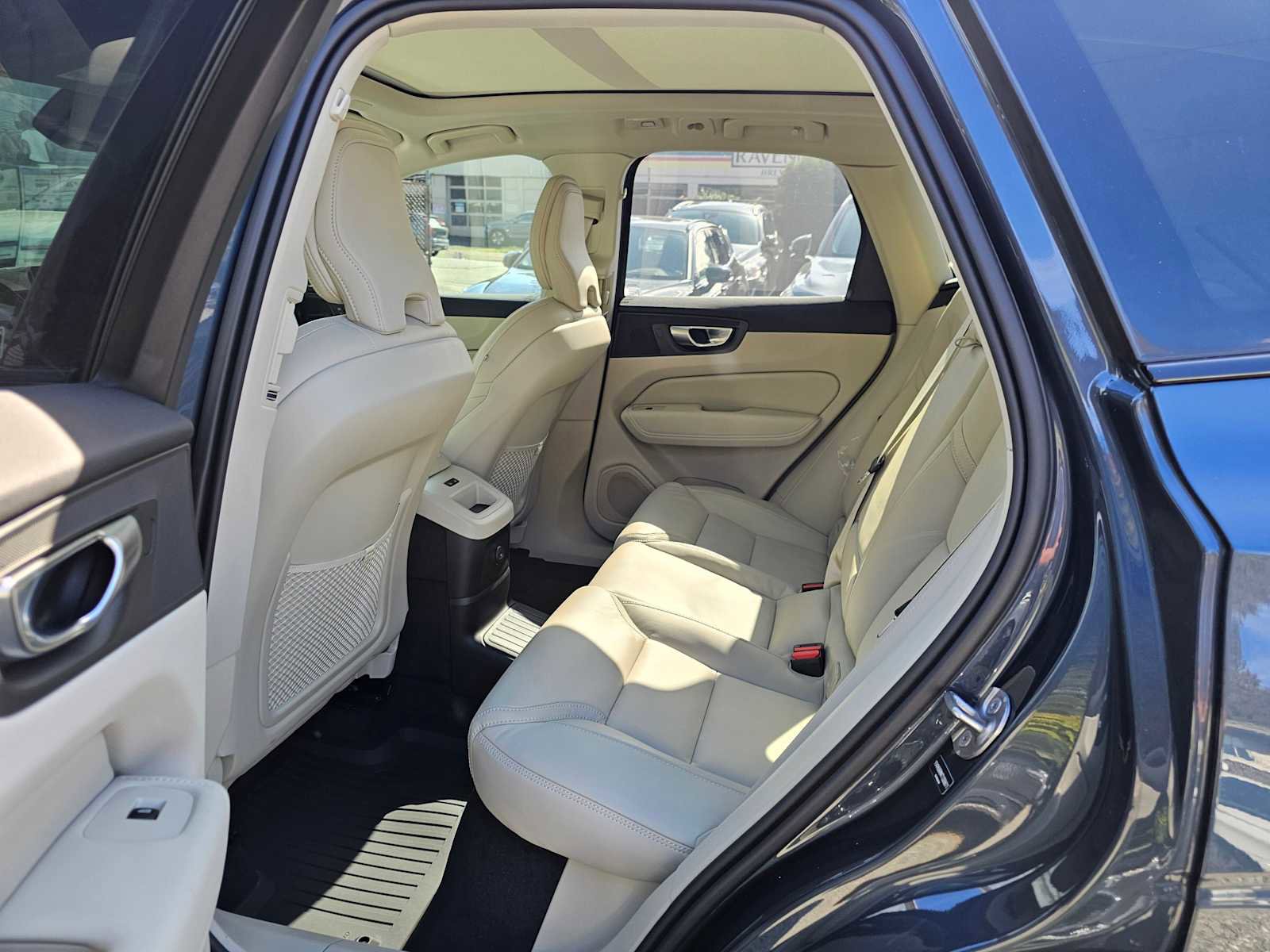 New 2026 Volvo XC60 T8 Ultra w/ Protection Package Premier image 19