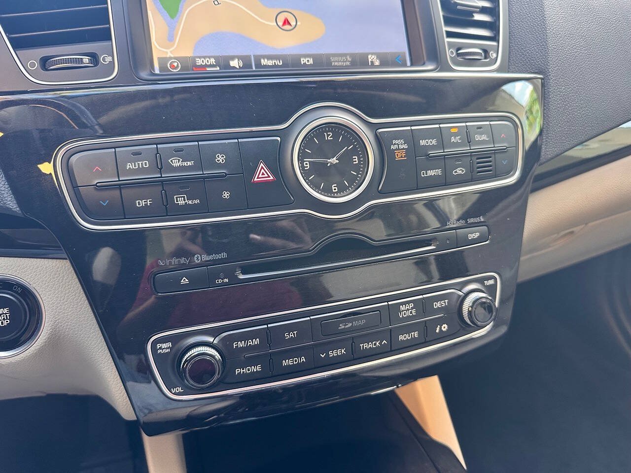 Used 2014 Kia Cadenza Premium w/ Technology Package FWD image 20
