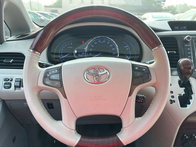 Used 2013 Toyota Sienna Limited w/ Premium Pkg AWD/4WD image 10
