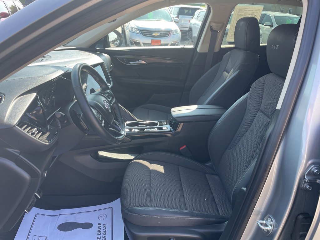 Used 2023 Buick Envision Preferred w/ Sport Touring Package image 3