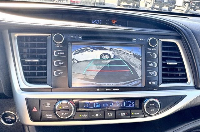 Used 2018 Toyota Highlander SE image 14