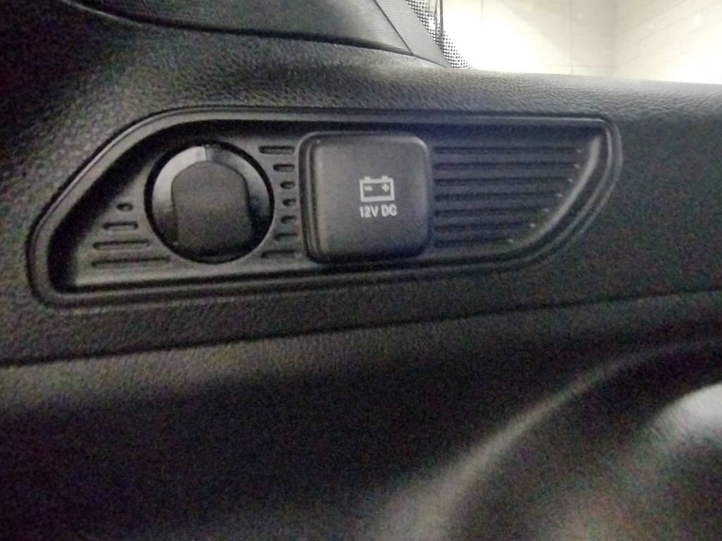 Used 2023 Jeep Grand Cherokee Altitude AWD/4WD image 18