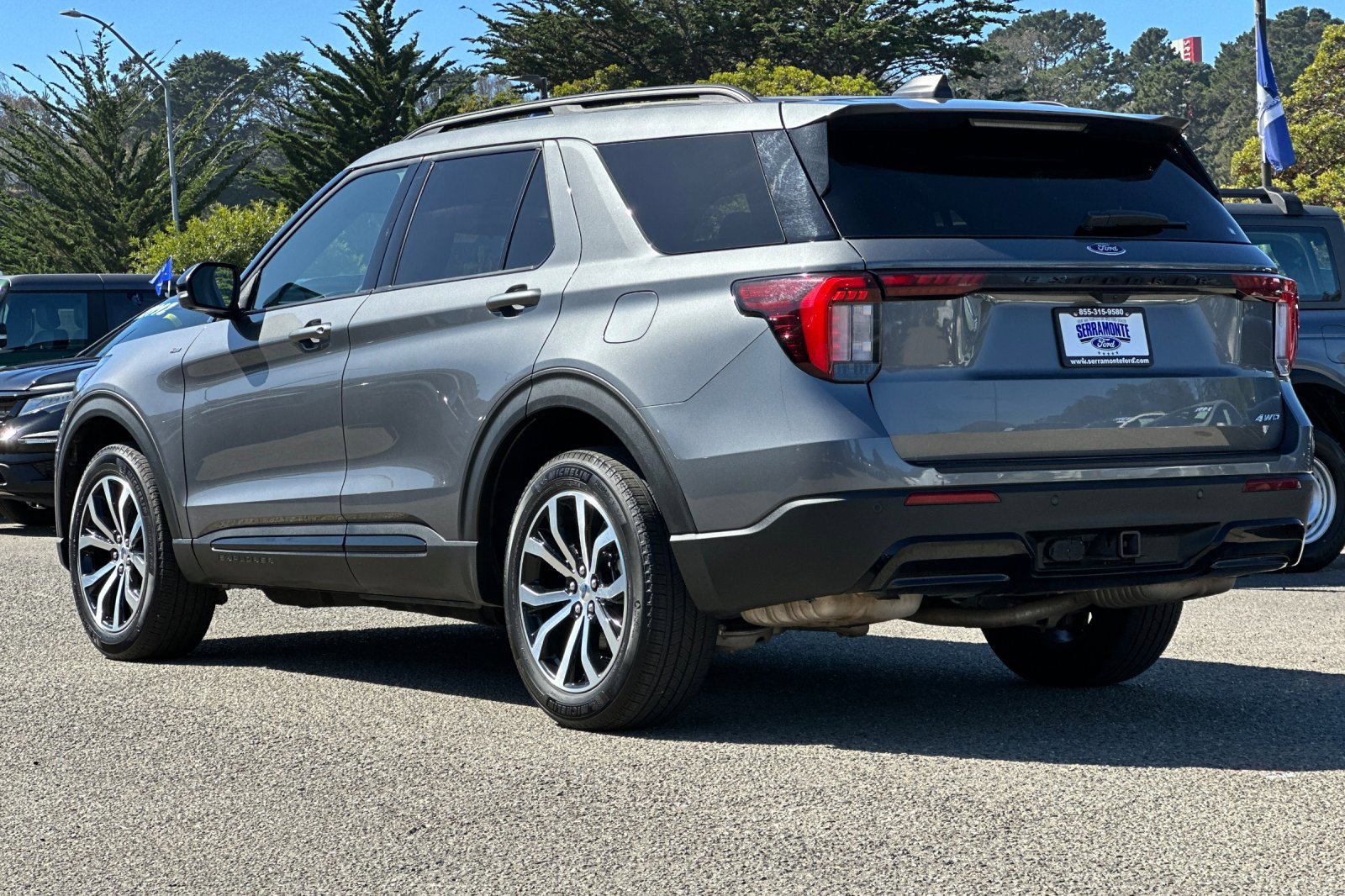 Certified 2025 Ford Explorer ST-Line AWD/4WD image 9