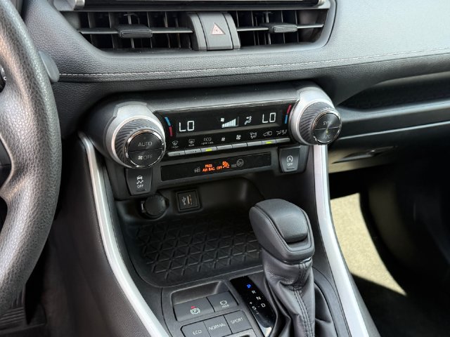 Used 2024 Toyota RAV4 XLE FWD image 16
