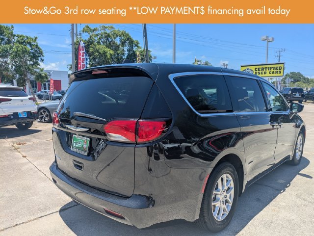Used 2023 Chrysler Voyager LX FWD image 4