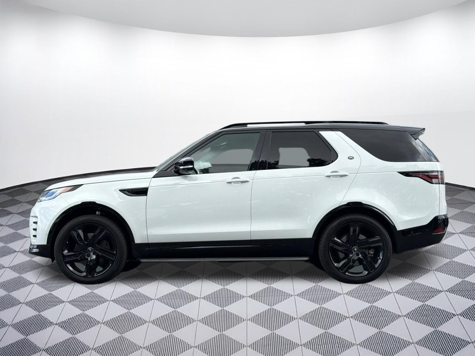 Used 2025 Land Rover Discovery Dynamic SE AWD/4WD image 2