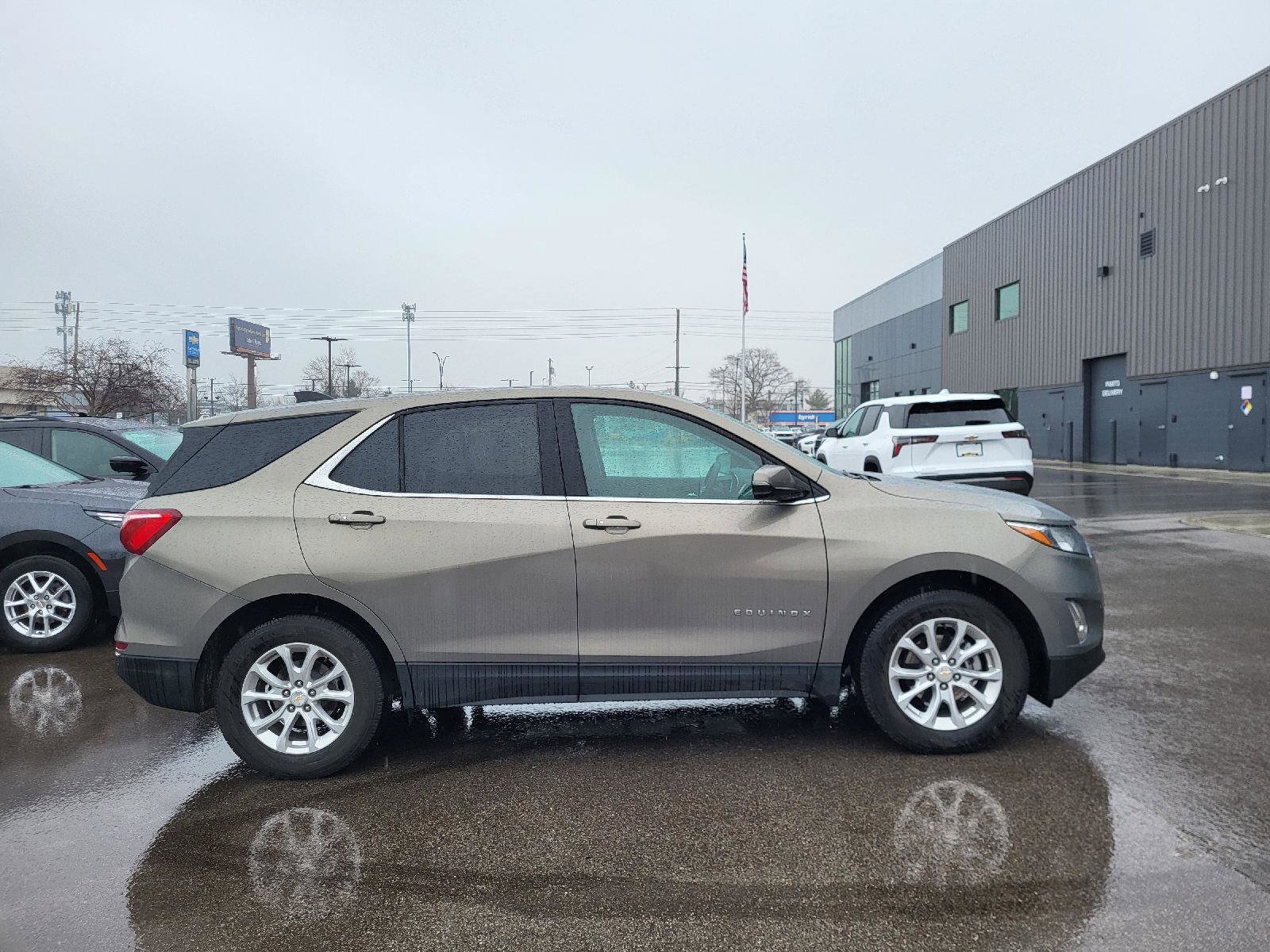 Used 2019 Chevrolet Equinox LT image 2