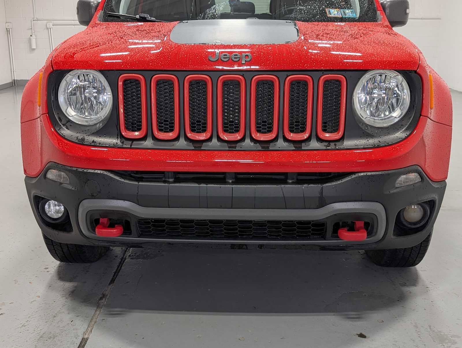Used 2018 Jeep Renegade Trailhawk AWD/4WD image 2