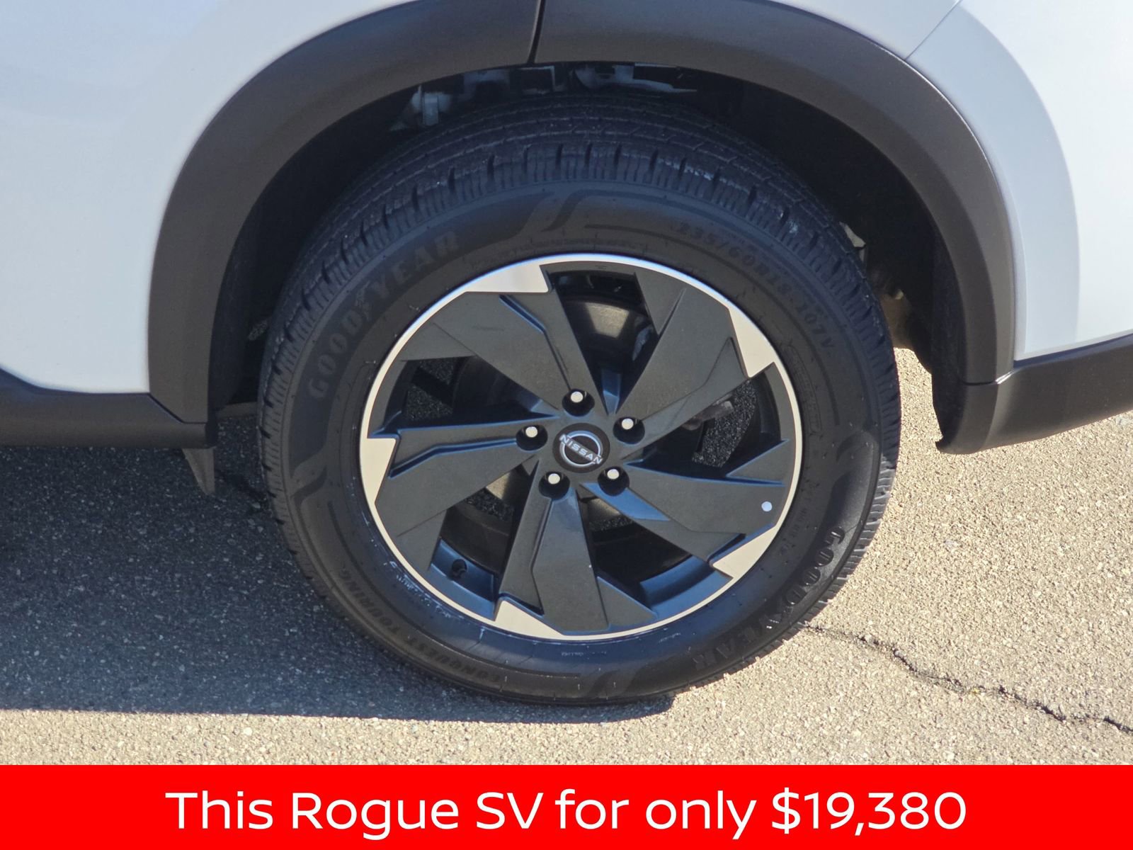 Used 2024 Nissan Rogue SV image 39