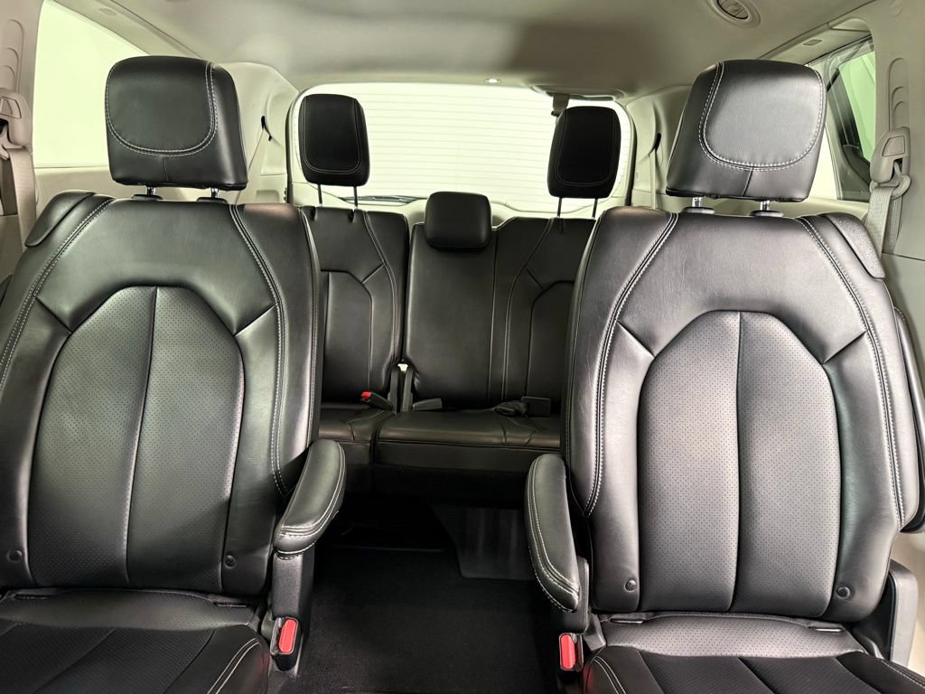 Used 2024 Chrysler Pacifica Touring-L FWD image 19