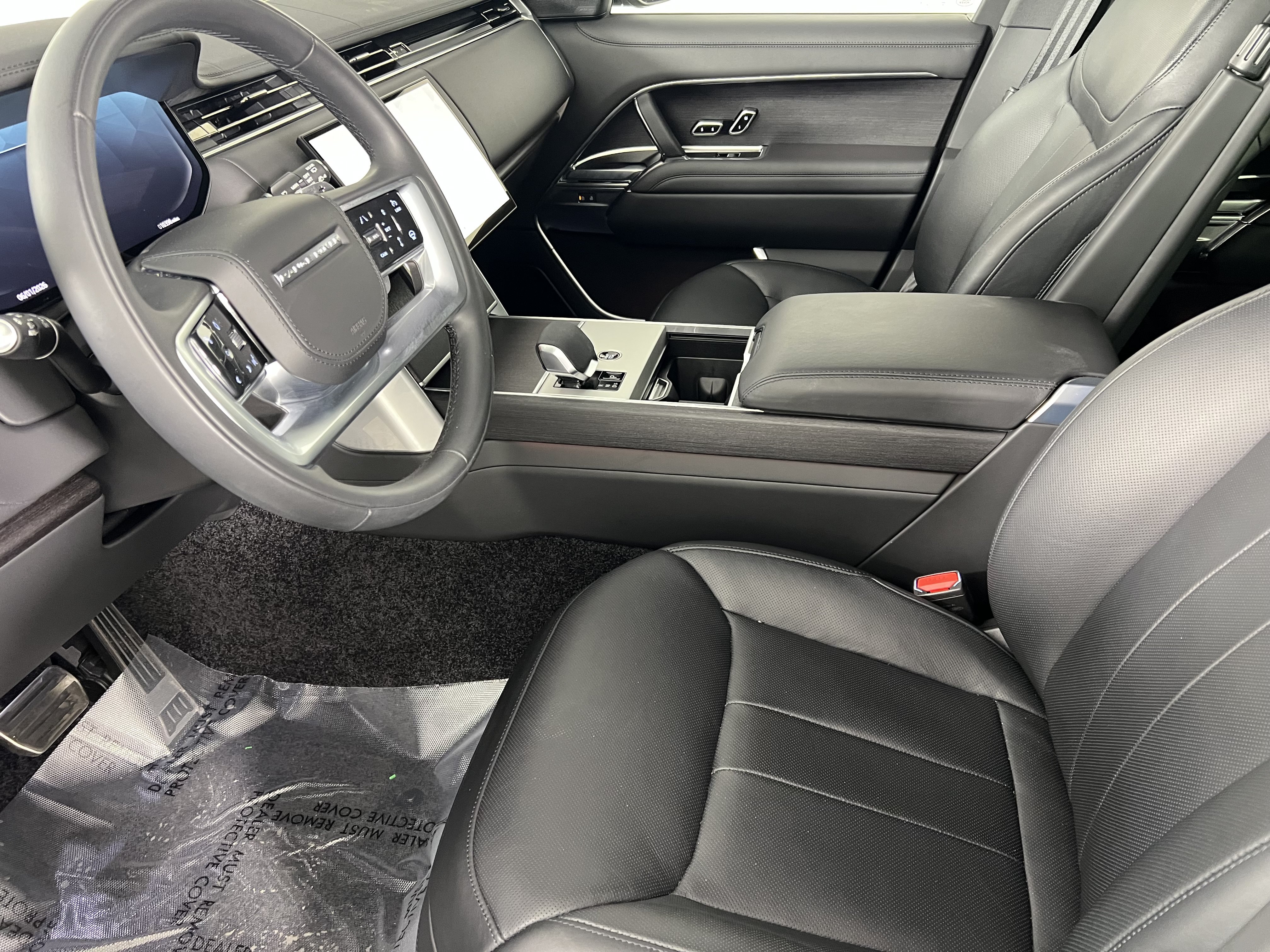 Used 2025 Land Rover Range Rover SE AWD/4WD image 4