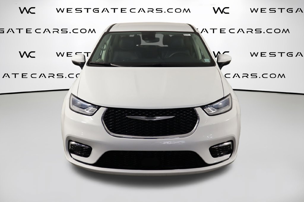 Used 2023 Chrysler Pacifica Touring-L FWD image 2