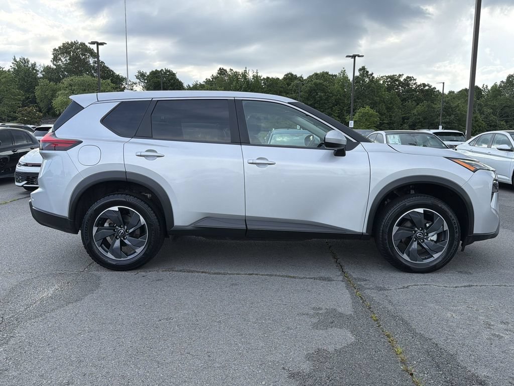 Used 2024 Nissan Rogue SV FWD image 6