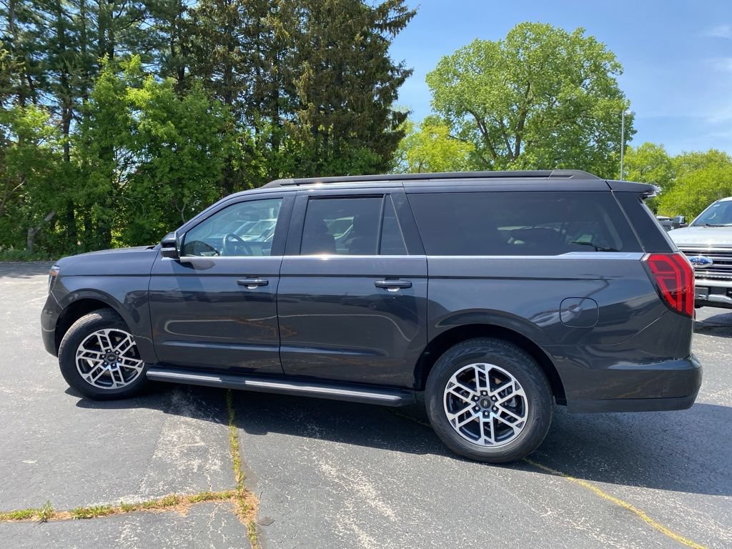 Used 2025 Ford Expedition Max Active AWD/4WD image 5