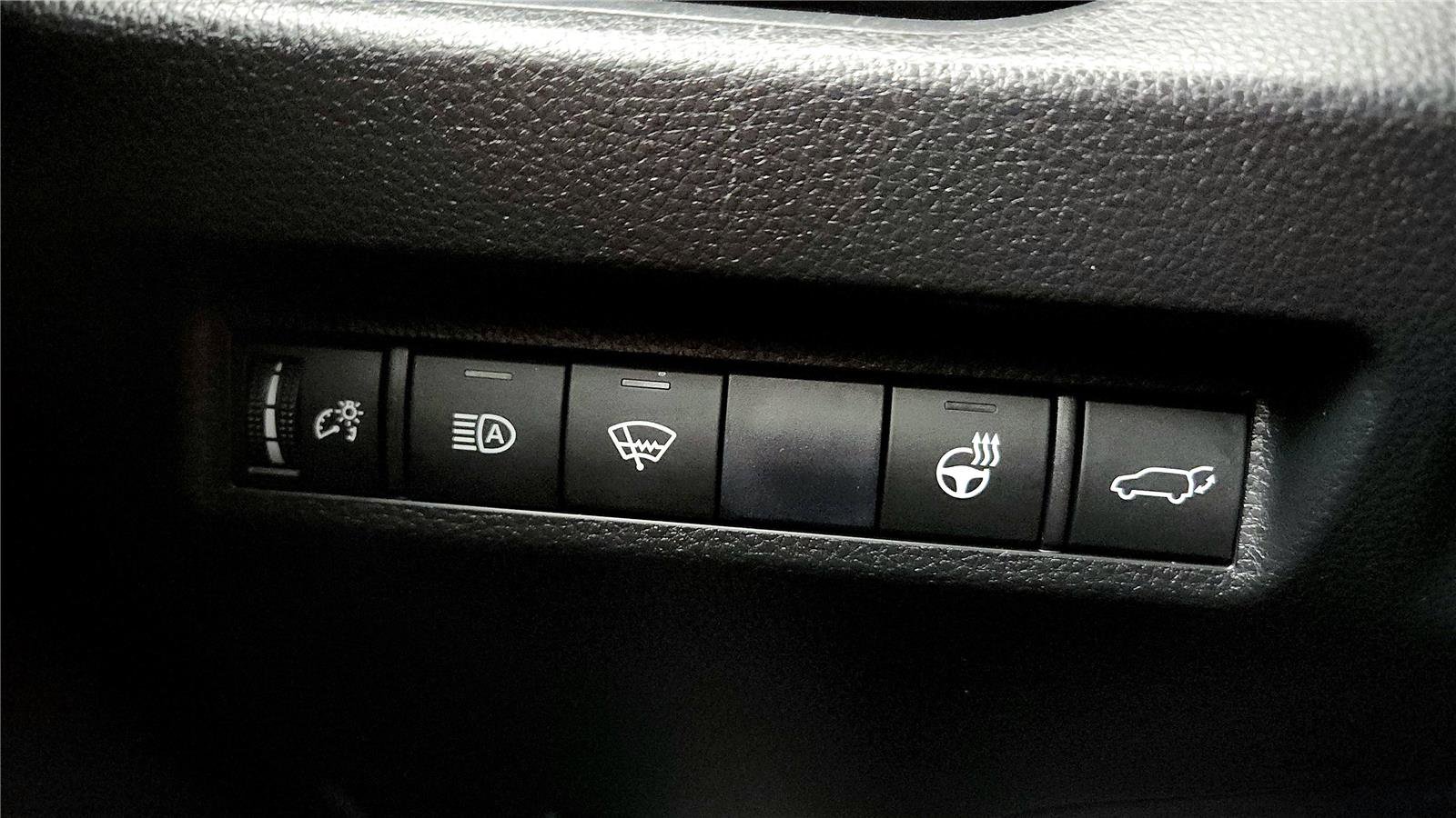 Used 2020 Toyota RAV4 XLE Premium image 33