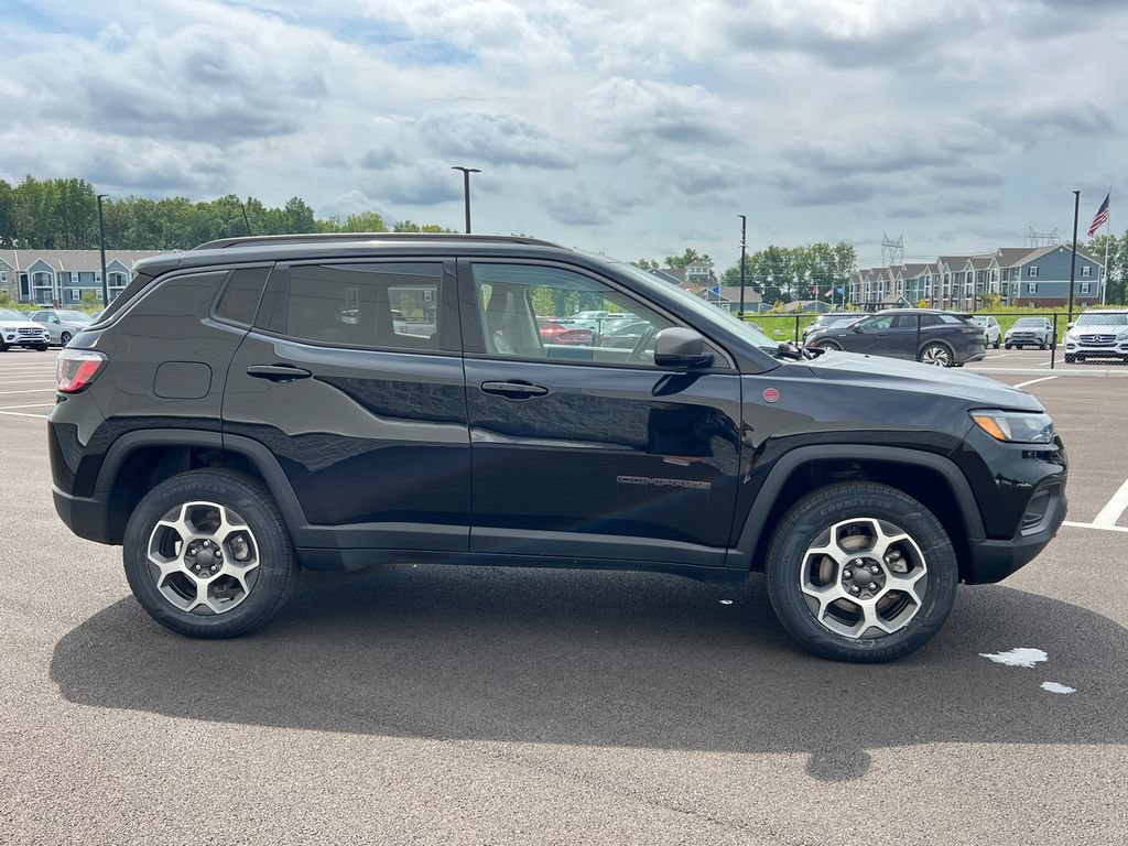 Used 2022 Jeep Compass Trailhawk w/ Trailhawk Convenience Group AWD/4WD image 9