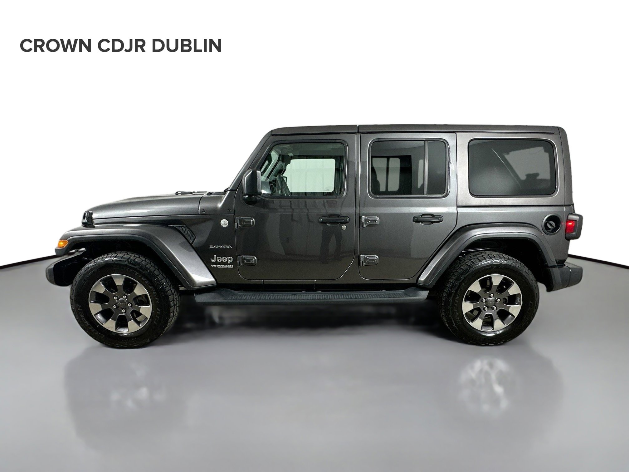 Used 2018 Jeep Wrangler Unlimited Sahara w/ Cold Weather Group AWD/4WD image 8
