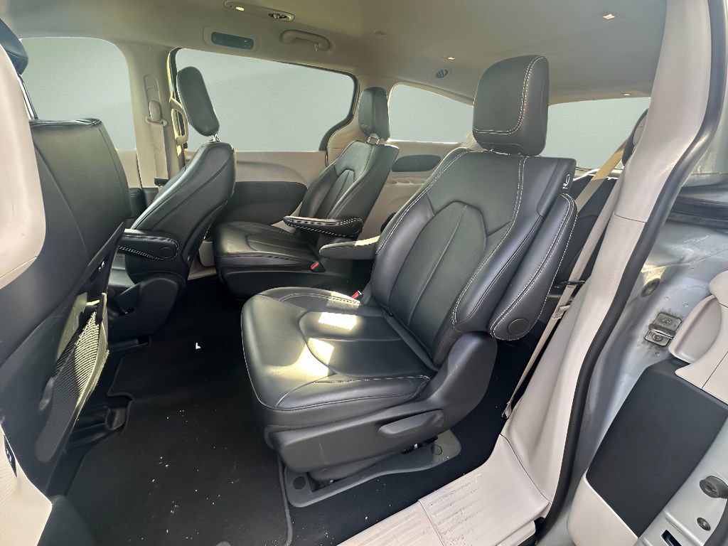 Used 2024 Chrysler Pacifica Select image 21