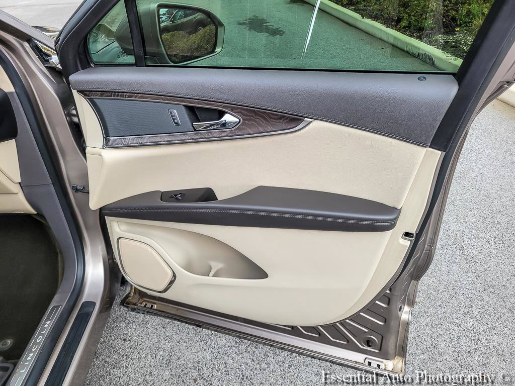 Used 2019 Lincoln Nautilus Select w/ Cargo Utility Package FWD image 32