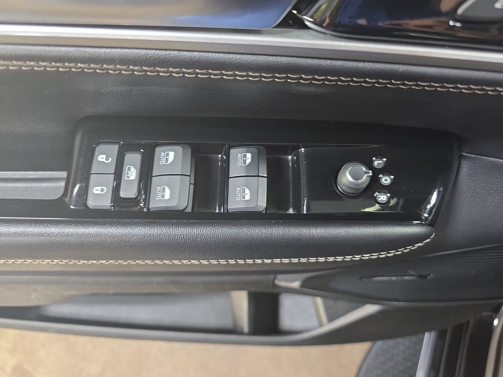 Used 2024 Jeep Wagoneer L Series II w/ Flexible Seating Group AWD/4WD image 30