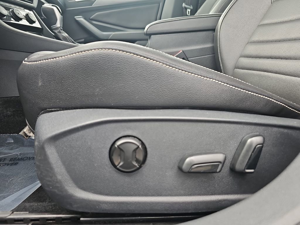 Used 2024 Volkswagen Jetta SE FWD image 27