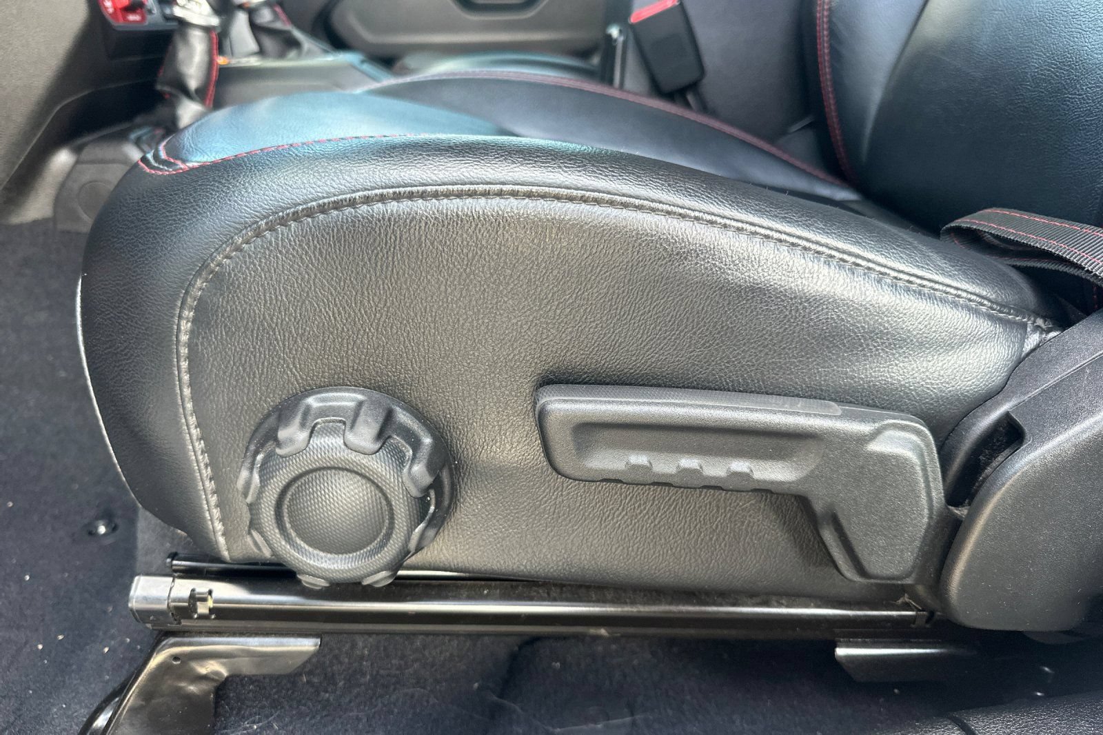 Used 2018 Jeep Wrangler Unlimited Rubicon AWD/4WD image 13