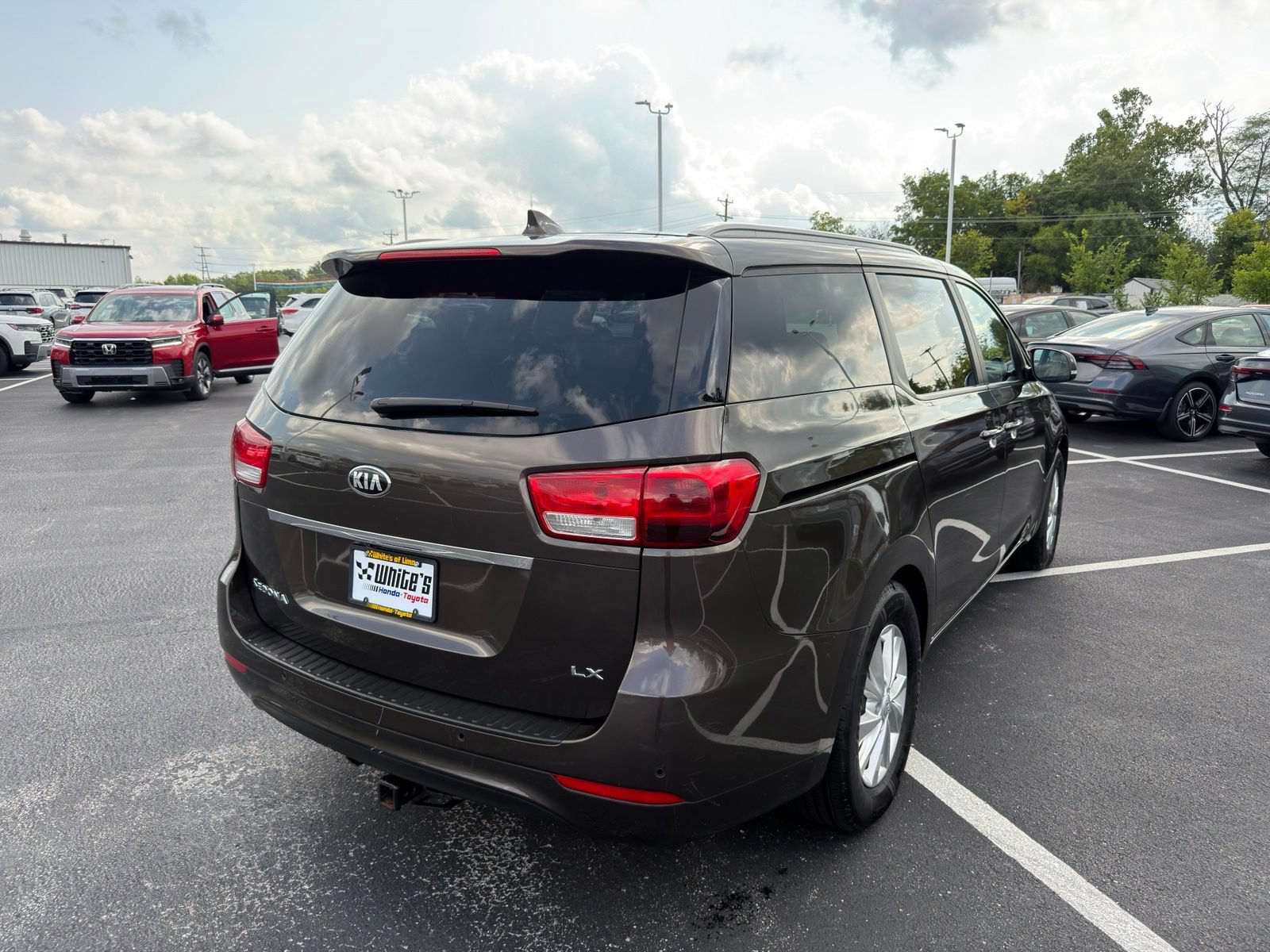 Used 2017 Kia Sedona LX w/ LX Essentials Premium Package FWD image 6