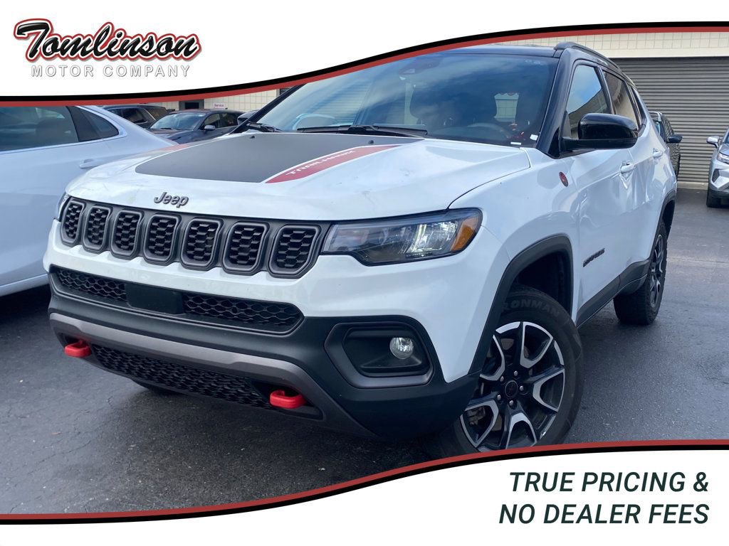 Used 2025 Jeep Compass Trailhawk image 1