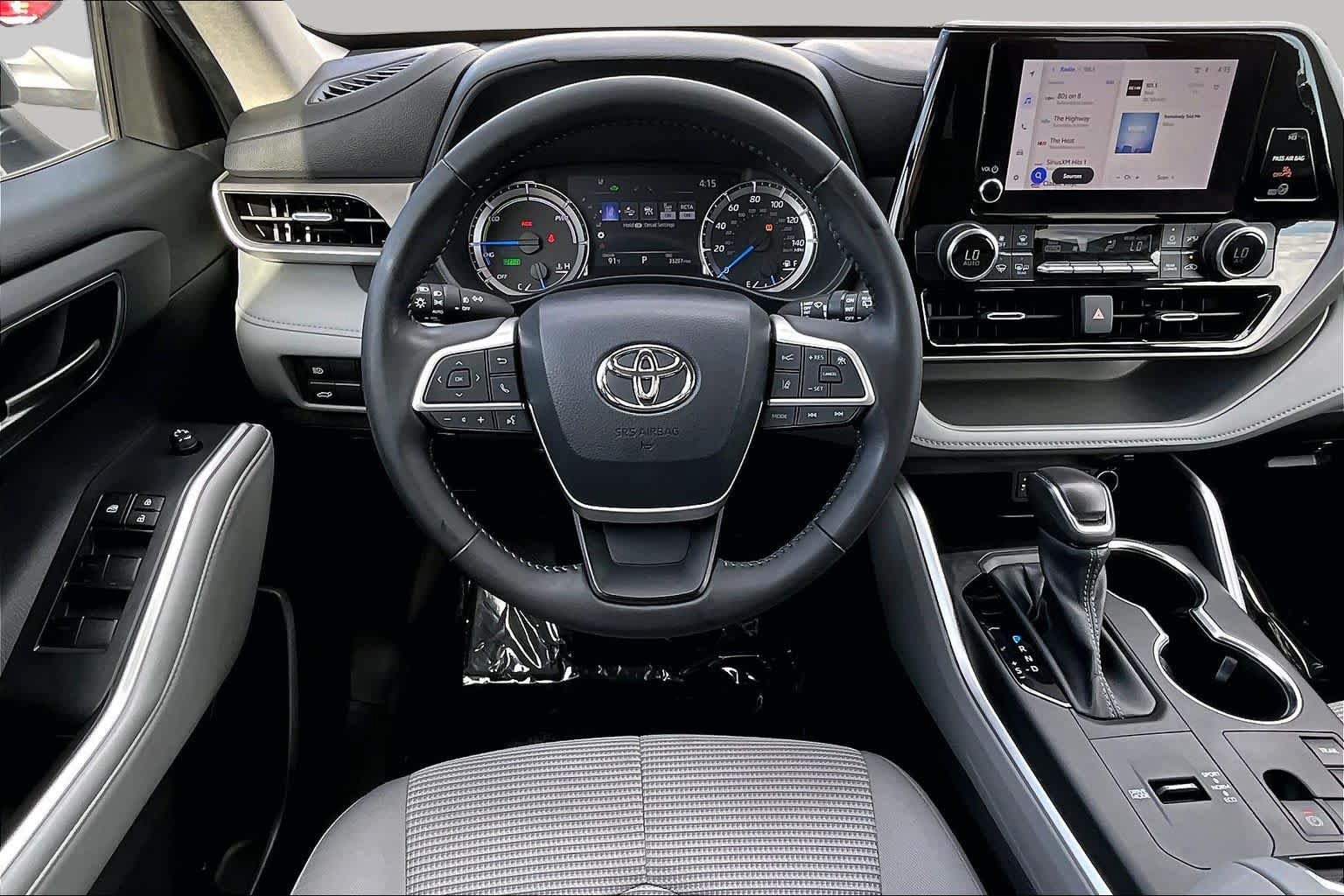 Used 2023 Toyota Highlander LE AWD/4WD image 6