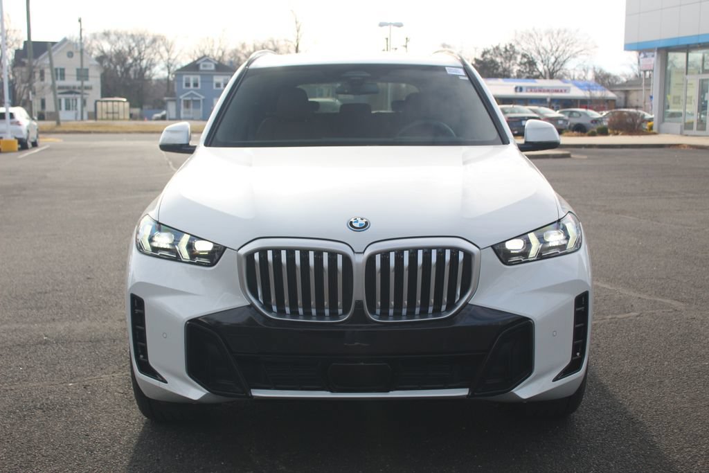 New 2026 BMW X5 xDrive50e w/ M Sport Package AWD/4WD image 2