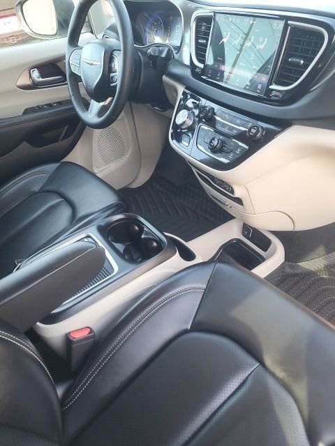 Used 2023 Chrysler Pacifica Touring-L FWD image 8