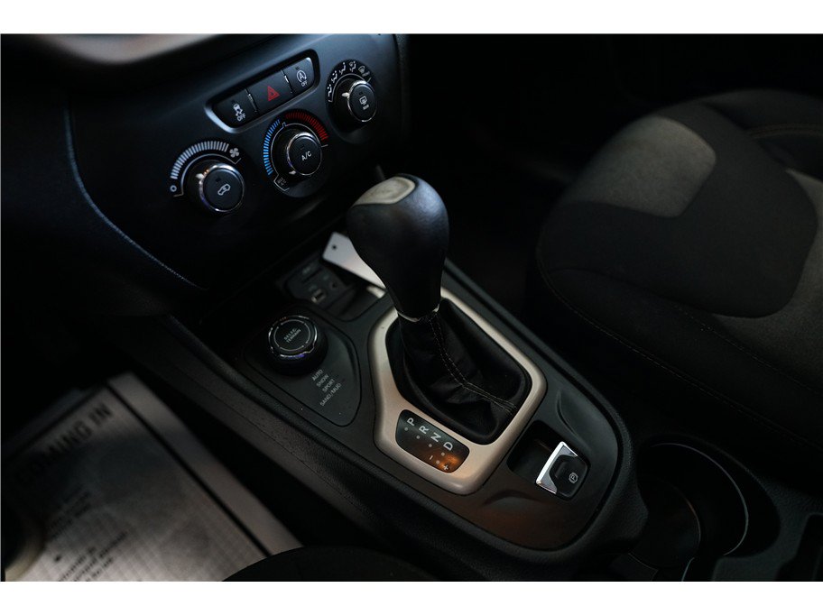 Used 2016 Jeep Cherokee Sport AWD/4WD image 19