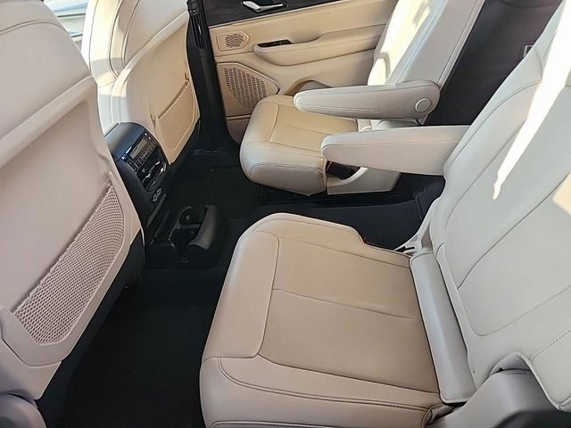 Used 2022 Jeep Grand Cherokee L Limited image 7