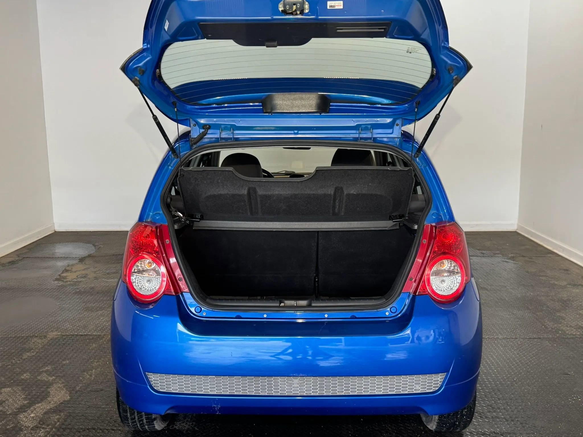 Used 2011 Chevrolet Aveo5 LT w/ Power and Convenience Package FWD image 28