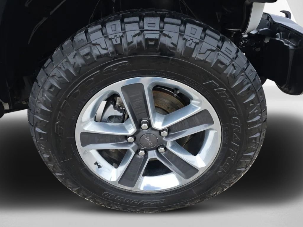 Used 2019 Jeep Wrangler Unlimited Sahara image 10