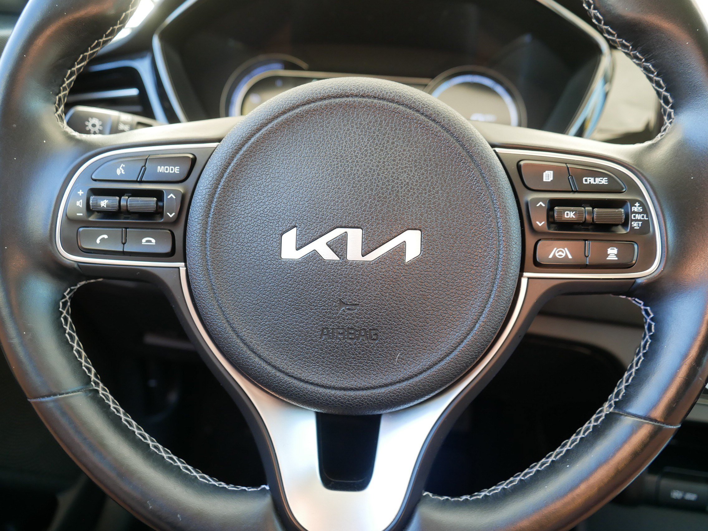 Used 2022 Kia Niro EX w/ Cold Weather Package FWD image 25