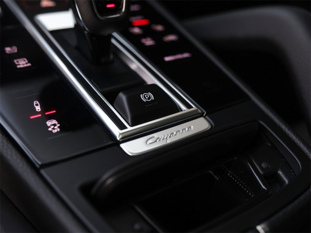 Certified 2023 Porsche Cayenne Platinum Edition image 31