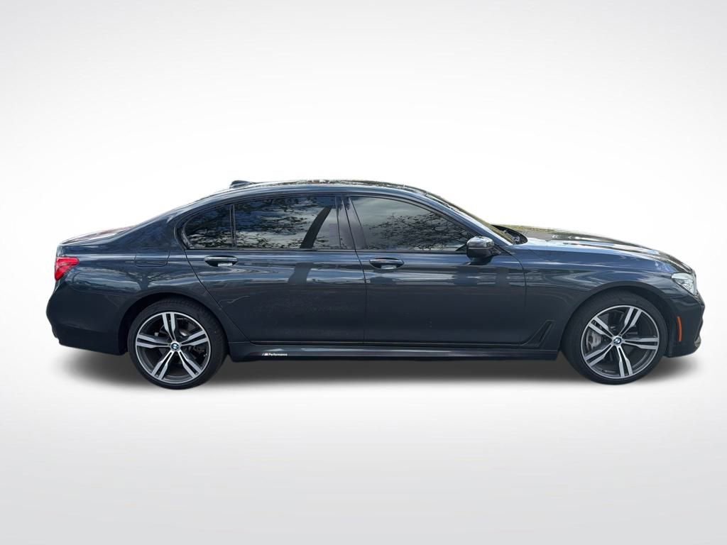Used 2019 BMW 750i w/ Executive Package image 4