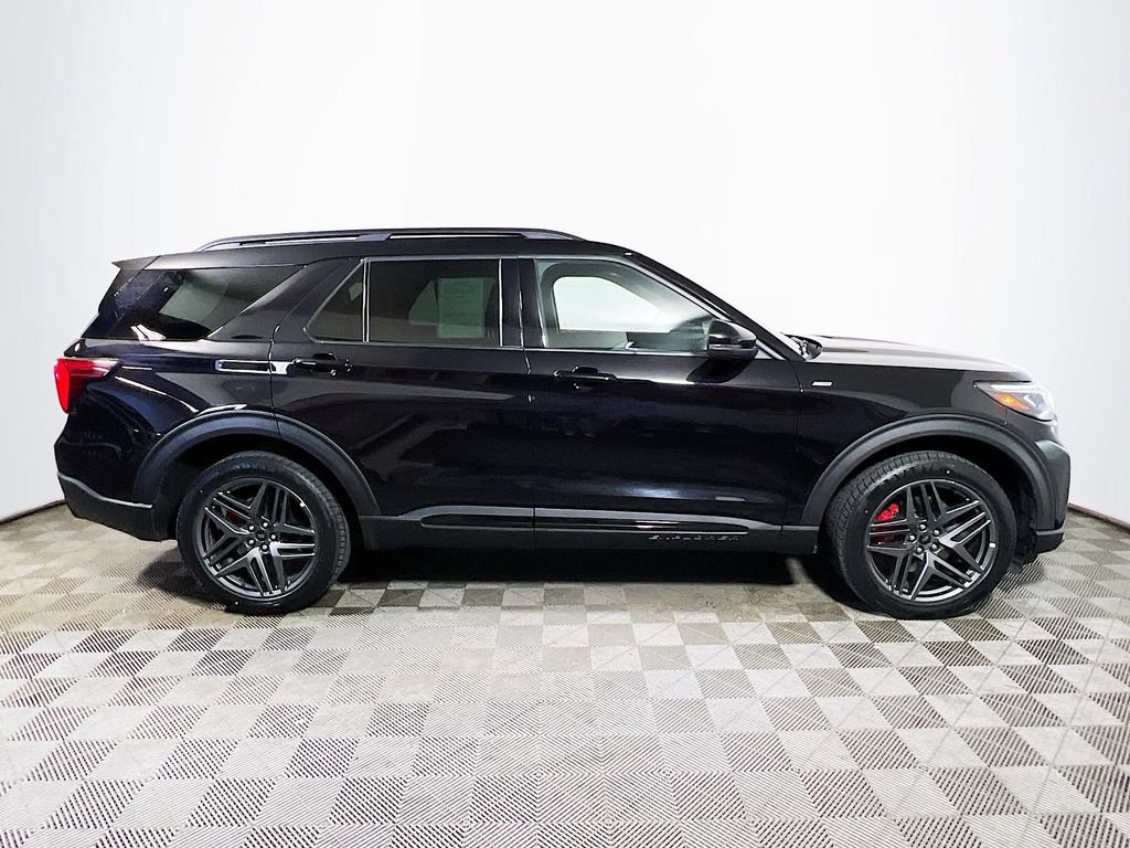 Used 2025 Ford Explorer ST-Line w/ ST-Line Street Pack AWD/4WD image 8