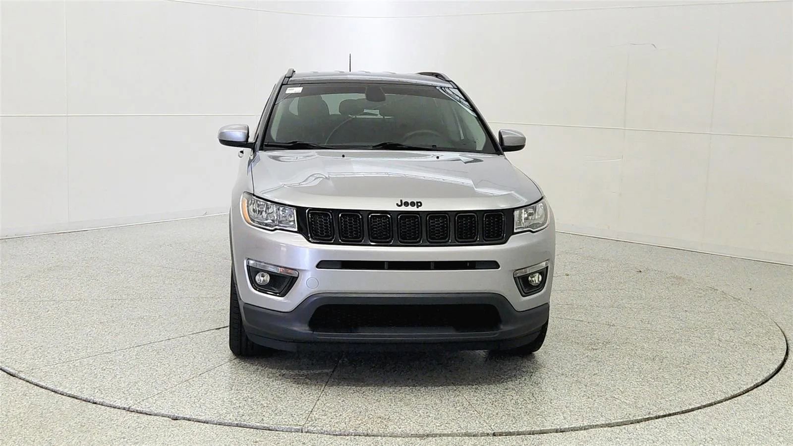Used 2018 Jeep Compass Latitude AWD/4WD image 2