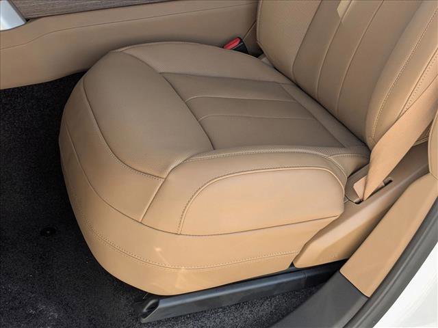 New 2026 Land Rover Range Rover Long Wheelbase SE image 4